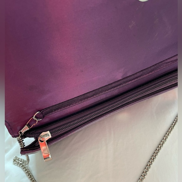 Vintage Clutch Purse with Silvertone Accessories - Picture 4 of 7